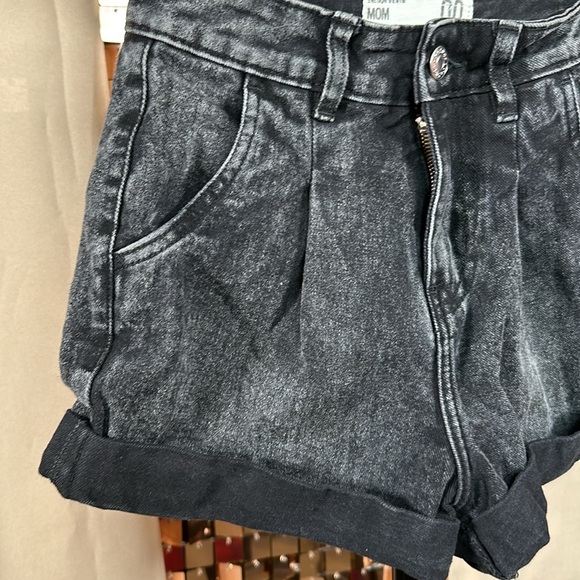 Refuge Charcoal/Black Mom Denim Jean Shorts Size 00 - Picture 6 of 9